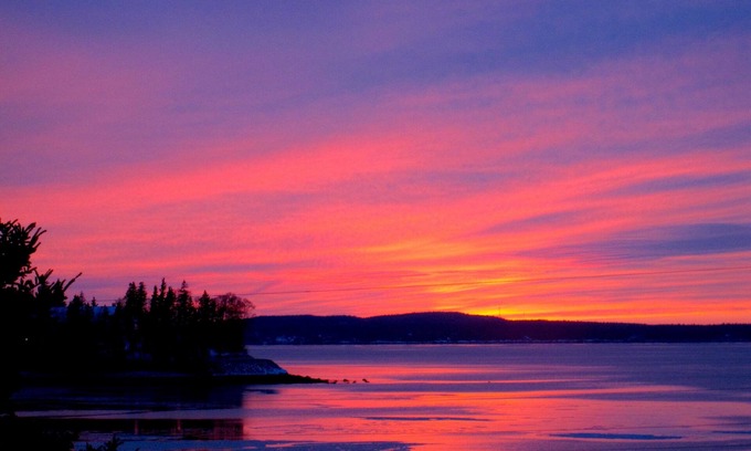 Hacketts Cove Cottage | Oceanfront 3 Bedroom Cottage 5 Minutes from Peggy's Cove.