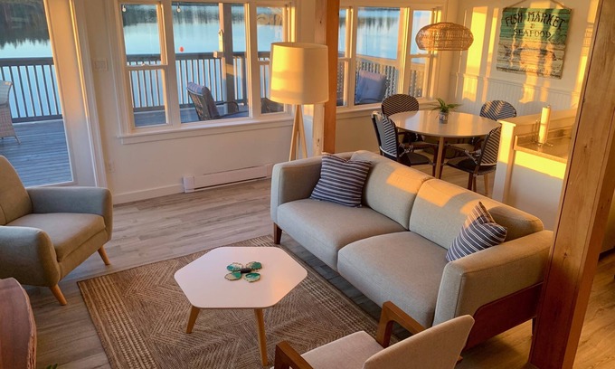 Mahone Bay House | Oceanfront Air Conditioned Boat House - One of a Kind! With Water Access.