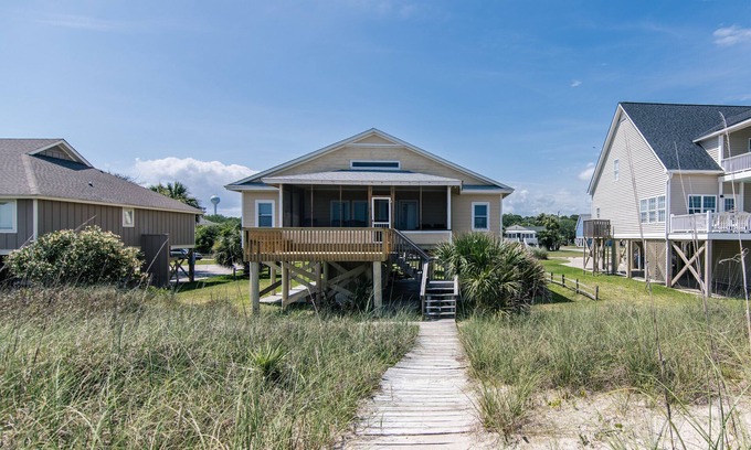 South Carolina Lowcountry House | Oceanfront Classic w/Screened Porch & Sun Deck; Cable TV & WiFi