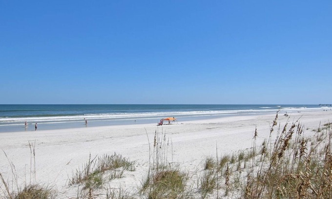 Jacksonville Beach Condo | Oceanfront Condo with Pool,Sauna,Gym in Jacksonville Beach