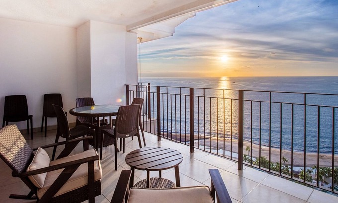 South Hotel Zone Condo | OCEANFRONT CONDO IN TROPICAL PARADISE AWAITS YOU AT THE GRAND VENETIAN!
