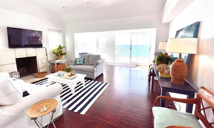 Paget Cottage | Oceanfront Designer Beach House, Grape Bay Beach, Paget