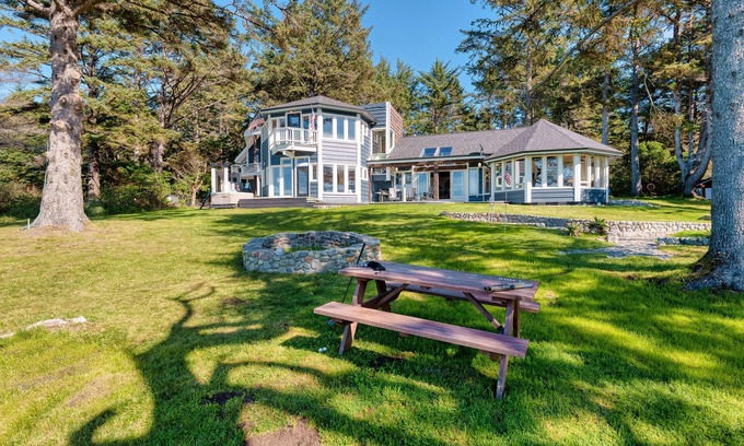 Gold Beach House | Oceanfront escape with beach access, private hot tub and game room