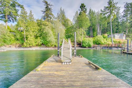 Juan de Fuca Electoral Area House | Oceanfront Getaway