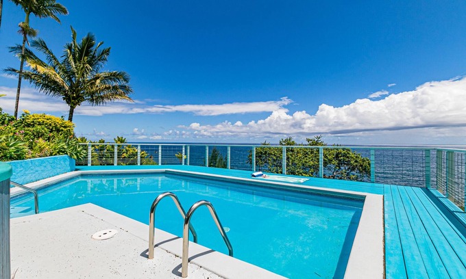 Kapoho House | Oceanfront in Hilo Hale Kai Suites - Moana Room - King Bed, Private Bathroom