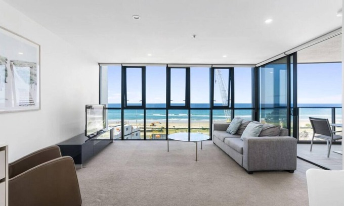 Surfers Paradise Apartment | Oceanfront Living at Rhapsody - Modern 1B Apt.