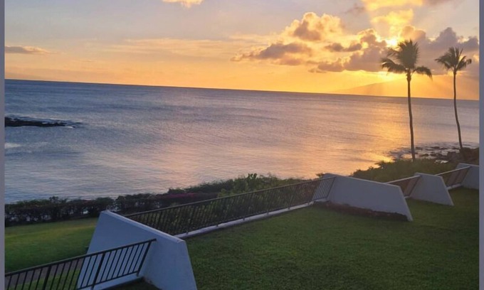 Napili Condo | Oceanfront Napili Point 2BR Condo w/A/C – Sunset Lanai, Turtles & Whale Views