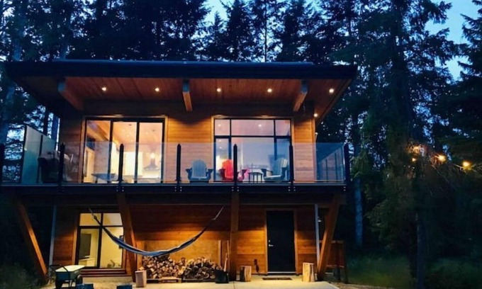 Juan de Fuca Electoral Area Cabin | Oceanfront Nature Retreat - Jordan River, BC