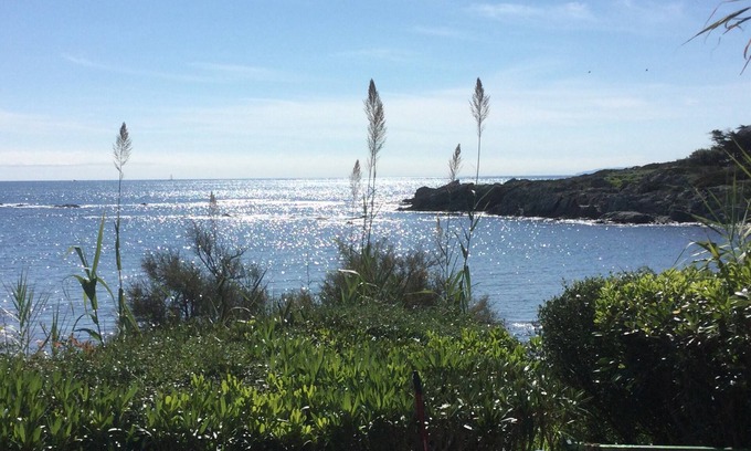 Cadaques Apartment | oceanfront paradise