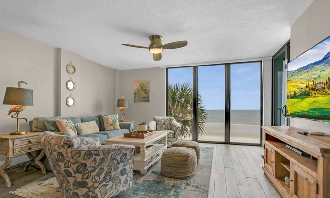 Crescent Beach Condo | Oceanfront, Pool, Beach Gear, Tennis, Smart TVs