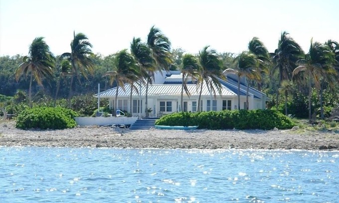 Tibbett's Turn House | Oceanfront, Pool, Gourmet Kitchen, 2 BR, Office with Futon.