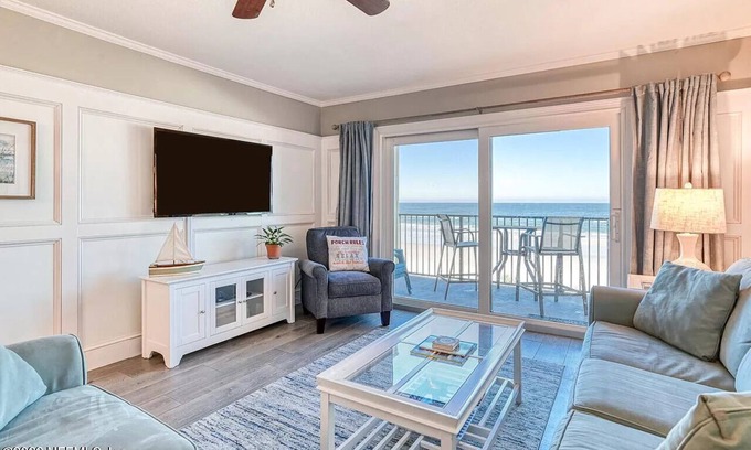 Crescent Beach Condo | Oceanfront, Quiet Beach, Pickleball, Family Friendly, Clean