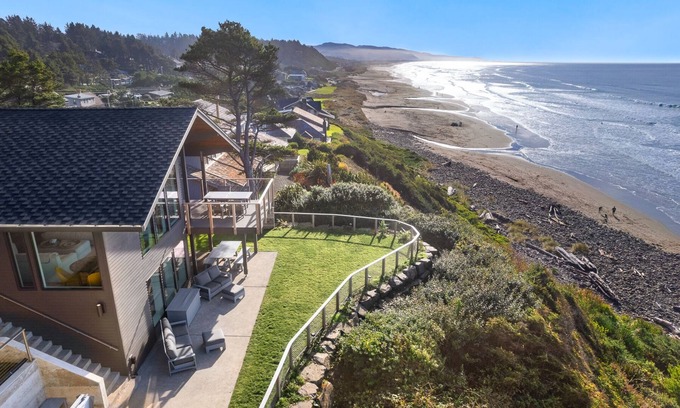 Neahkahnie Beach House | OCEANFRONT - Unobstructed views of the Pacific Ocean and NEAH-KAH-NIE Mountain