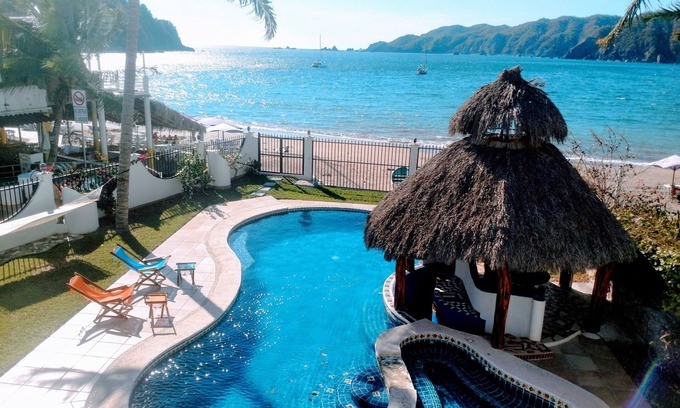 Cuastecomates Villa | Oceanfront Villa with garden and pool, on the beach. Individual rooms 125/nt.