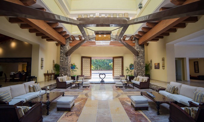 Amapas Resort | OCEANFRONT: Xmas Dec 20-27/2025- 3-BR PH w/wifi in a 5 star Resort in PV