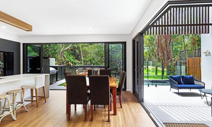 Warana House | Oceanic-Pet Friendly townhouse 8min to Mooloolaba