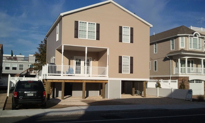 Beach Haven Terrace House | Oceanside 4BR 2.5BA, 1 block to beach