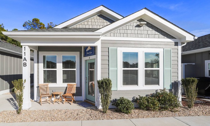 Whalehead Beach Condo | Oceanside: Modern home with Stunning Decor! Pets ok!