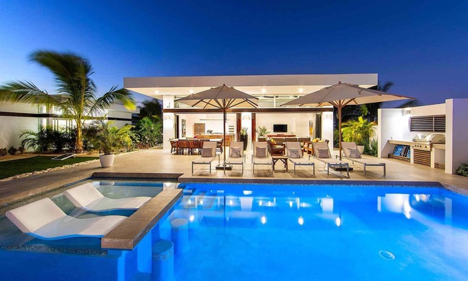 Long Bay House | Oceanside Vacation Villa with Private Pool and Resort Amenities v10