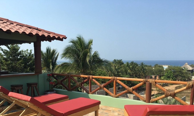 Los Tamarindos Apartment | Oceanview 1Br. apartment 3 blks to beach. Wi-fi, new A/C. Kitchen. 1.5 bath
