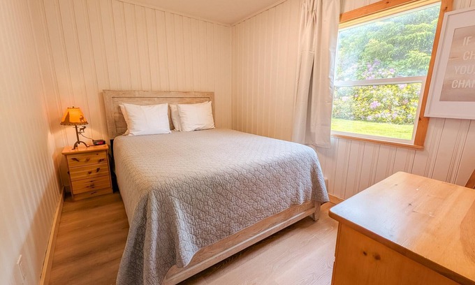 Ucluelet Hotel | Oceanview 1BR Cottage/Full Kitchen/Deck/Sauna & Cold-Plunge/Little Beach