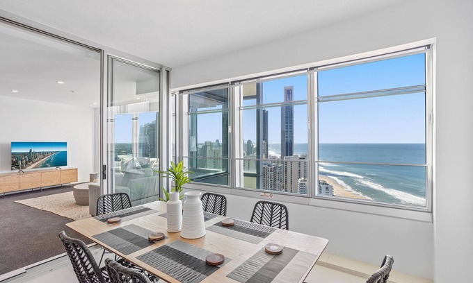 Surfers Paradise Apartment | Oceanview 2-Bed with Pool, Sauna, Gym & Parking