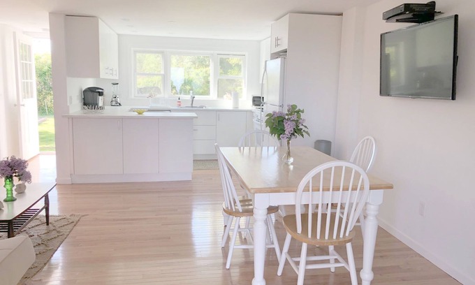 Montauk Apartment | OceanView (2) bedroom (2) bath walk to Town/Beach Pass