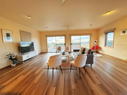 Frankston South House | Oceanview 4B2B Two-story House with Big Balcony!