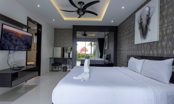 Chalong Villa | Oceanview 4BR Villa Jacuzzi Escape V180