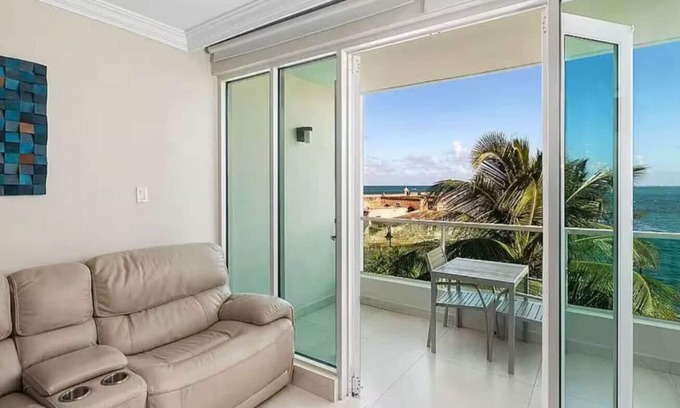 Puerta de Tierra Apartment | Oceanview Sub Penthouse, Walk to Beach & Pool