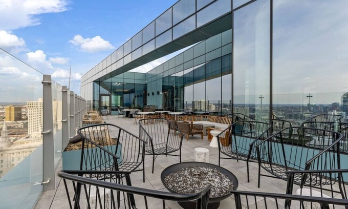 Logan Square Apartment | OCS 1908 · 1BR| Center City Luxury Apt w/ Gym|View|Location!