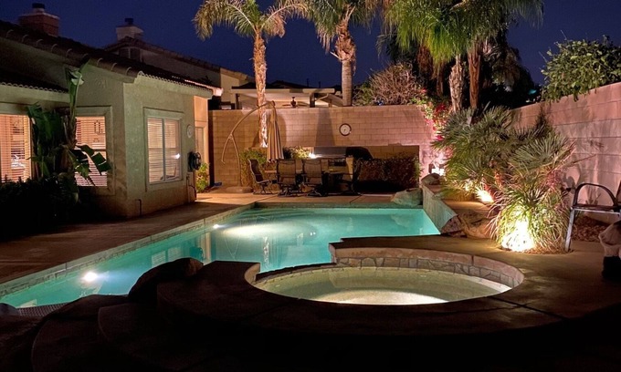 La Quinta House | Oct-Dec Book 2 Nights, Get 1 Free! Beautiful, large home with pool! #64140 4BD