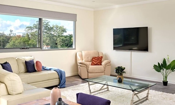 Warrawee Apartment | ❤ of Warrawee | Large Premium Apartment | Parking