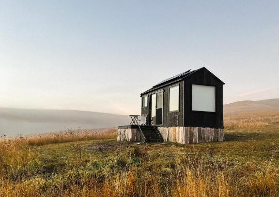 Bowman Farm House | Off-Grid Cabin Nestled in Nature - Pet Friendly - Dawn