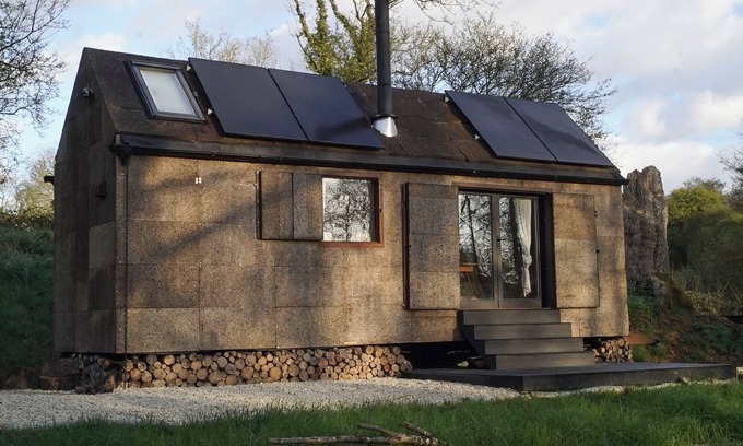 Gillingham Cabin | Off-grid Cabin, Outdoor Bath, 15 min from Bruton