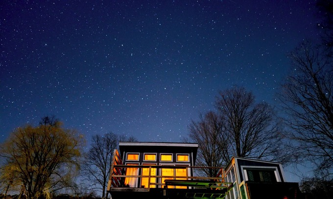 Town of Broome Cabin | Off-Grid Tiny Glamp with Mountain views, Outdoor Tub, Elevated Deck & Wi-Fi