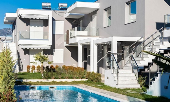 Paralia Ofryniou Apartment | Ofrynio Luxury Apartments & Pool