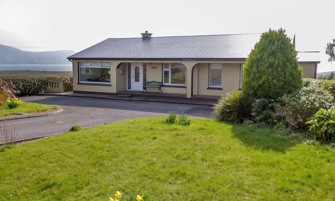 Pollagh Cottage | OILEAINAN, family friendly, with a garden in Keel, County Mayo