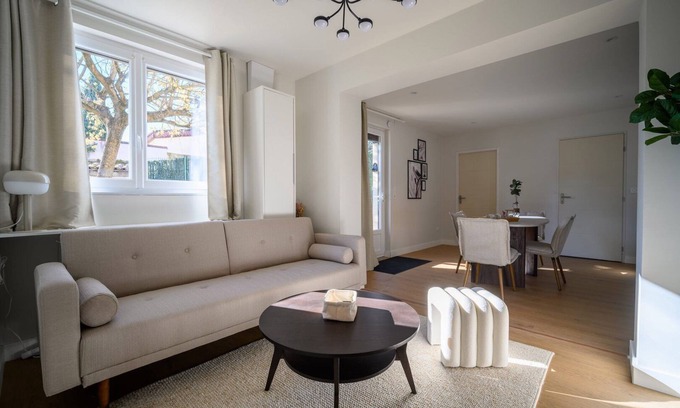 Castres House | OIQIA Clarisse Ivoire