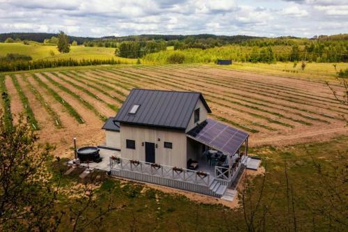 gmina Banie Mazurskie House | Okno na winnicę