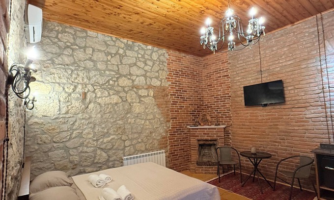 Kutaisi Apartment | Old Balcony - Holiday Home - Urban Elegance in the Heart of the City Kutaisi.