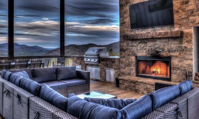 Ridgeline Vistas Cabin | Old Chicago - Al Capone Themed | Pet Friendly | Mountain Views + more!