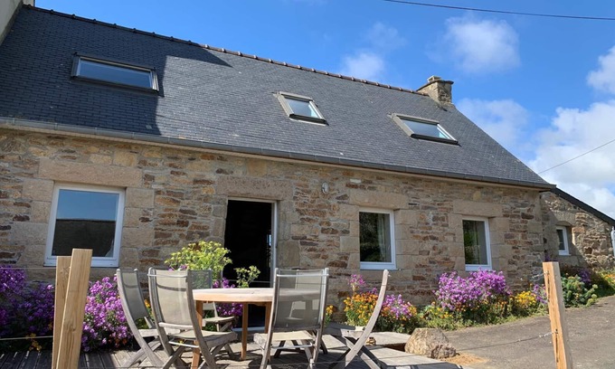 Saint-Michel-en-Greve House | Old farmhouse 100m², quiet, 500 m from the beach, sleeps 6-9