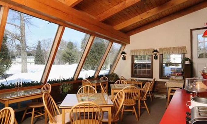 Intervale Hotel | Old Field House