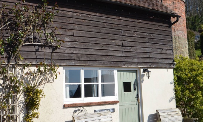 Hay-on-Wye Cottage | Old Hop Kiln - sleeps 6 guests in 3 bedrooms