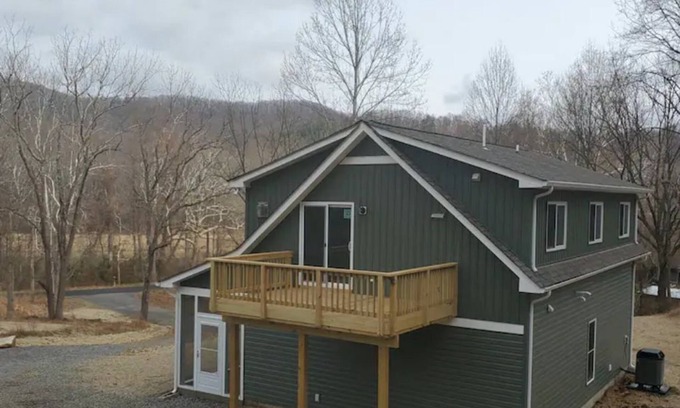 Etlan House | Old Rag Cottage - Sunny 2 Br near everything!