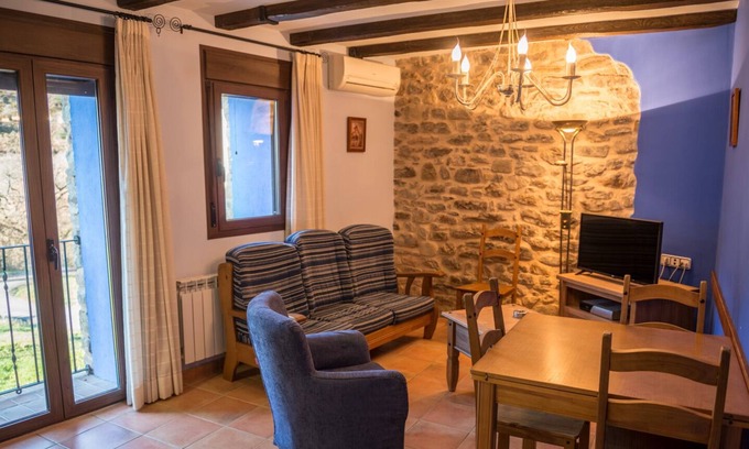 Sobrecastell Cottage | OLD RURAL HOUSE FOR 20 PEOPLE