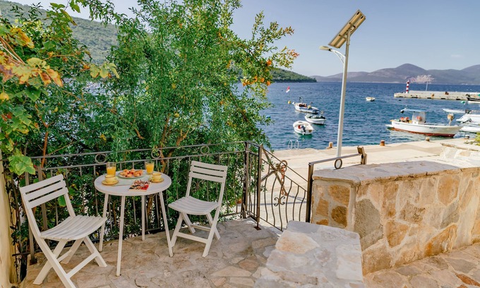Bigovo Condo | Old rustic house near the sea