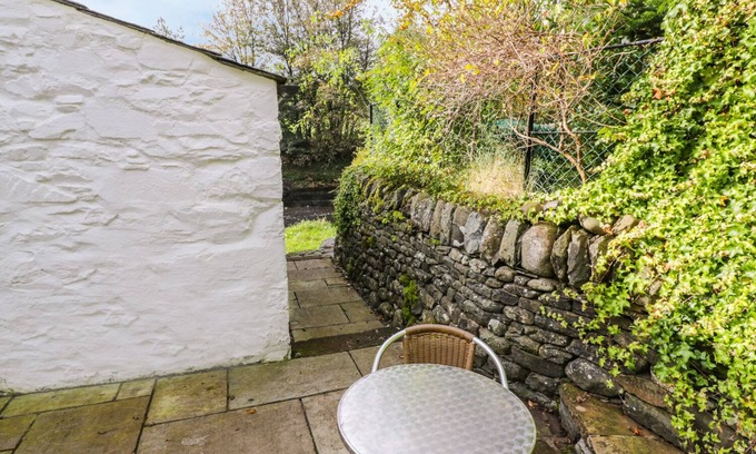 Castle Douglas Cottage | OLD SAWMILL COTTAGE, pet friendly, with open fire in Castle Douglas