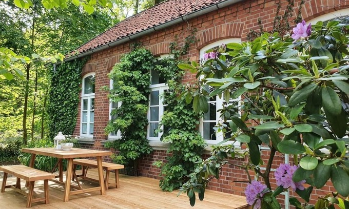 Lachendorf Apartment | Old school Jarnsen classroom